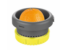 Charger l'image dans la galerie, Une orange à l'intérieur d'un presse-agrumes gris et jaune. Fond blanc.