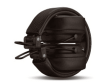 Charger l'image dans la galerie, Casque Marshall marron foncé plié sur fond blanc. Le casque est en cuir.