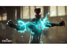 Charger l'image dans la galerie, Spider-Man en costume, avec des effets électriques, dans une scène de jeu vidéo.