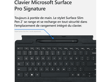 Charger l'image dans la galerie, Clavier Microsoft Surface Pro Signature avec un Surface Slim Pen 2 attaché.