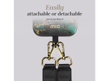 Charger l'image dans la galerie, Gros plan d'une coque de téléphone avec une lanière, des clips dorés et le texte 'mic'.