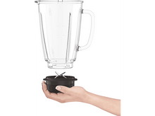 Charger l'image dans la galerie, Une main tient une base de mixeur avec des lames. La carafe vide est au-dessus.