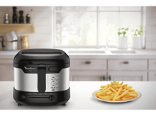 Charger l'image dans la galerie, Une friteuse Moulinex Uno noire et argentée avec des frites dans une assiette dans une cuisine.