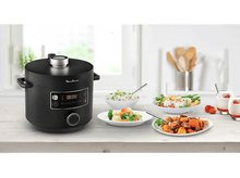 Charger l'image dans la galerie, Autocuiseur noir avec assiettes et bols sur une table en bois.