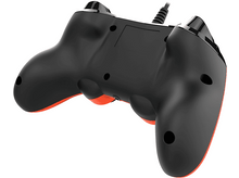 Charger l'image dans la galerie, Manette de jeu noire et rouge, vue de dessous. Boutons et cordon visibles. Fond blanc.
