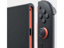 Charger l'image dans la galerie, Gros plan sur une manette Switch. Le côté gauche est noir avec une bordure orange. Les boutons sont visibles.