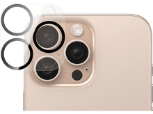 Charger l'image dans la galerie, Gros plan de la configuration de la caméra arrière d'un iPhone doré avec des protections d'objectif transparentes. Trois objectifs et un flash.