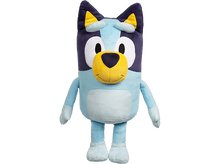 Charger l'image dans la galerie, Peluche Bluey. Chien bleu avec de grands yeux et un nez jaune, debout.