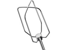 Charger l'image dans la galerie, Gros plan d'un accessoire de mélangeur en acier inoxydable sur fond blanc. La forme est géométrique.