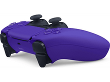 Charger l'image dans la galerie, Manette PlayStation 5 violette, vue en angle, joysticks noirs. Le logo Sony est visible.