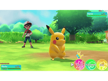 Charger l'image dans la galerie, Pikachu se tient face à l'avant. Un garçon en chemise rouge et chapeau est à l'arrière-plan sur l'herbe verte.