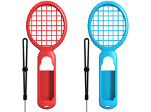 Charger l'image dans la galerie, Deux raquettes de badminton rouges et bleues avec des sangles de poignet noires, sur fond blanc.