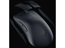 Charger l'image dans la galerie, Souris gaming Razer noire avec coussinets de maintien amovibles. Fond noir.