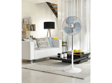 Charger l'image dans la galerie, Une montre connectée affichant des données de santé comme le sommeil et la fréquence cardiaque.