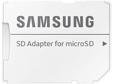 Charger l'image dans la galerie, Un adaptateur SD blanc pour une carte microSD, avec le logo et le texte de Samsung.