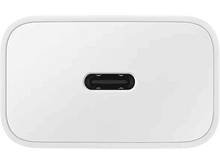 Charger l'image dans la galerie, Chargeur USB-C blanc avec un seul port USB-C, vue rapprochée.