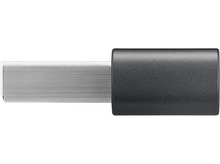 Charger l'image dans la galerie, Gros plan d'une clé USB noire et argentée.