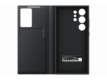 Charger l'image dans la galerie, Coque de téléphone noire avec un emplacement pour carte et des trous pour l'appareil photo. Elle a un logo.