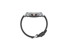 Charger l'image dans la galerie, Vue latérale d'une montre intelligente argentée avec un bracelet noir. La montre a un cadran rond et deux boutons. Le bracelet est bouclé.