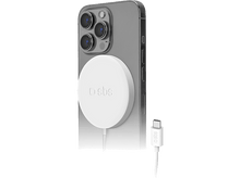 Charger l'image dans la galerie, Chargeur magnétique blanc fixé à l'arrière d'un téléphone avec un câble USB-C.