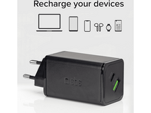 Charger l'image dans la galerie, Un chargeur noir avec deux ports et un logo. Il est sur une surface blanche. Il y a des icônes au-dessus.