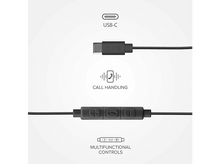 Charger l'image dans la galerie, Gros plan sur un connecteur USB-C, un panneau de contrôle avec des boutons et un câble avec un microphone.