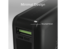 Charger l'image dans la galerie, Batterie externe noire avec port USB vert. Texte : Design minimaliste, finition moletée, USB OUT.