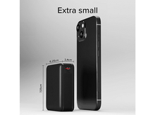 Charger l'image dans la galerie, Bloc de charge noir à côté d'un téléphone noir, étiqueté "Extra petit". Les dimensions sont également indiquées.