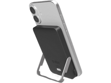 Charger l'image dans la galerie, Un téléphone noir est posé sur un chargeur portable noir avec un support argenté.