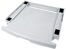 Charger l'image dans la galerie, Un étui de téléphone, dans une palette de couleurs noir et vert avec le téléphone.