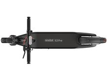 Charger l'image dans la galerie, Vue de dessus d'une trottinette électrique Ninebot E2 Pro noire. La trottinette est sur une surface blanche.