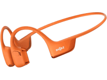 Charger l'image dans la galerie, Casque Shokz orange, conçu pour reposer sur les oreilles, sur fond noir.
