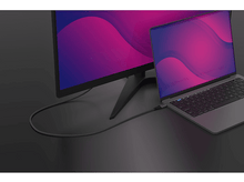 Charger l'image dans la galerie, Ordinateur portable connecté à un moniteur par câble. Le moniteur affiche des ondes roses et violettes. Table noire.