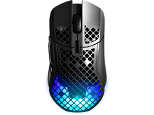 Charger l'image dans la galerie, Souris gaming SteelSeries noire avec design en nid d'abeilles. Éclairage RGB et molette.