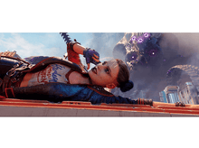 Charger l'image dans la galerie, Harley Quinn sur un toit, regardant en l'air. Un grand monstre en arrière-plan.