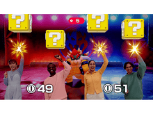 Charger l'image dans la galerie, Quatre personnes jouent à un jeu vidéo avec des blocs de points d'interrogation et Bowser. Le jeu est coloré.