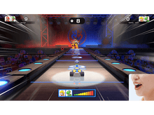 Charger l'image dans la galerie, Scène de jeu vidéo avec personnages et affichage du score, avec voix off.