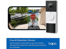 Charger l'image dans la galerie, Une sonnette intelligente avec alerte de détection de personne sur écran. Une personne marche.
