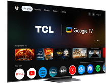 Charger l'image dans la galerie, TV sur un meuble en bois, avec un mur blanc et un sol en bois.