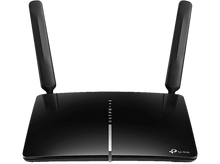 Charger l'image dans la galerie, Un routeur TP-Link noir avec deux antennes. Il a des lumières et un design élégant, sur une surface noire.