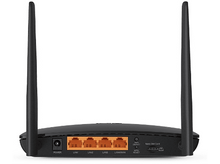 Charger l'image dans la galerie, Routeur noir avec deux antennes et ports à l'arrière.