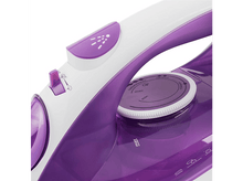 Charger l'image dans la galerie, Gros plan d'un fer à repasser violet et blanc. Il a un bouton de vaporisation d'eau, un cadran de température et un contrôle de la vapeur.