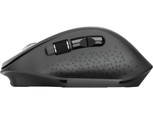 Charger l'image dans la galerie, Souris sans fil noire avec boutons et molette de défilement sur fond blanc.