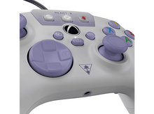 Charger l'image dans la galerie, Manette de jeu blanche et violette avec boutons, joysticks et cordon.