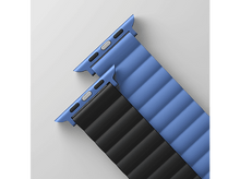 Charger l'image dans la galerie, UNIQ Bracelet Apple Watch 38/40/41 mm Revix Magnetique Bleu (UNIQ-41MM-REVBLUBLK)