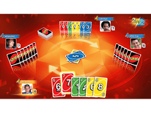 Charger l'image dans la galerie, Jeu d'Uno en cours. Joueurs autour d'une table, cartes rouges et vertes visibles.