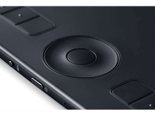 Charger l'image dans la galerie, Gros plan d'une tablette graphique noire avec des boutons et une commande circulaire centrale.
