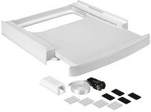 Charger l'image dans la galerie, Base de machine à laver blanche avec divers accessoires. Des sangles, des coussinets et des petits composants sont présents.