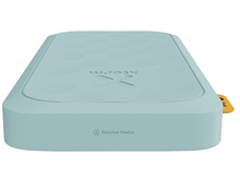 Charger l'image dans la galerie, Un appareil rectangulaire bleu clair. Il a des coins arrondis et une étiquette jaune sur un côté.