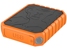 Charger l'image dans la galerie, Un chargeur portable robuste orange et noir avec le mot 'USB' visible.
